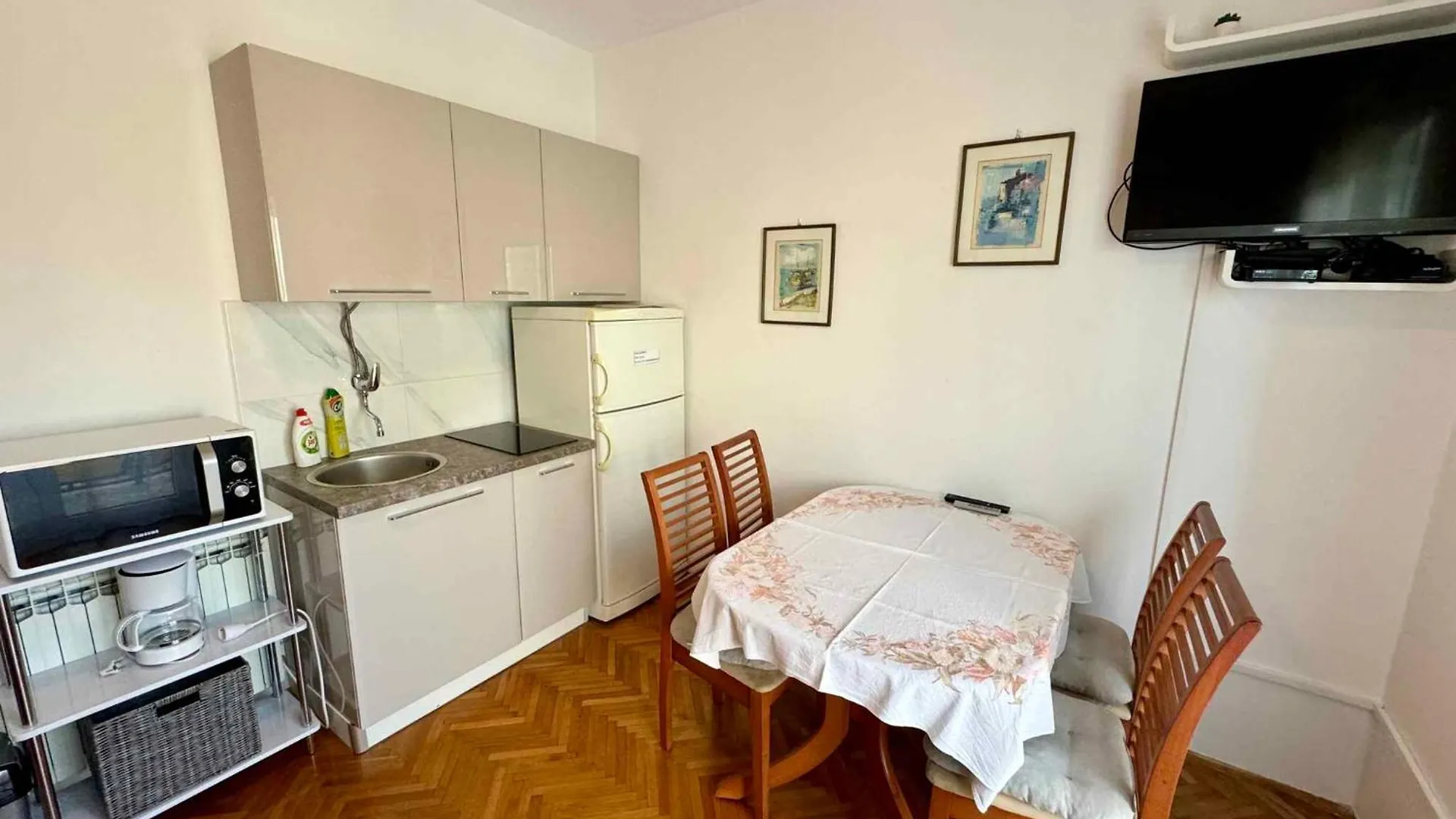 Apartment In Jadranovo 50540