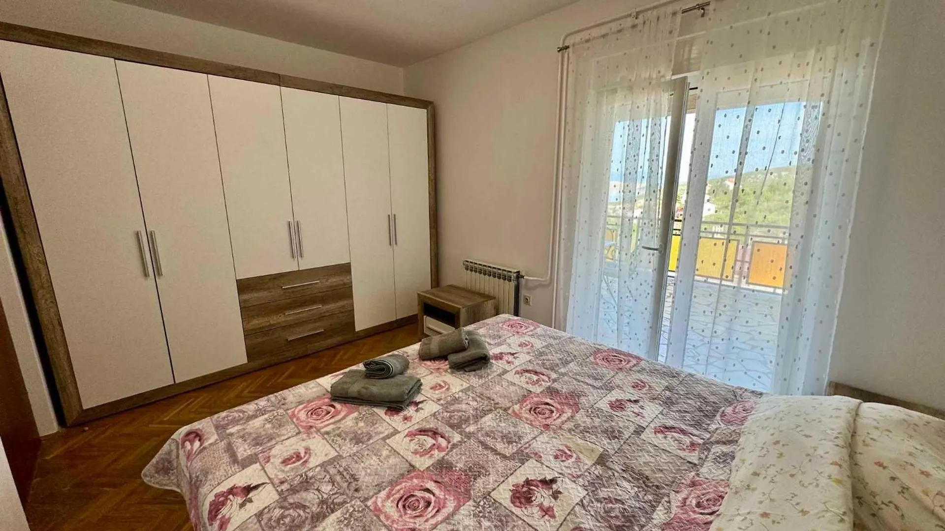 Apartment In Jadranovo 50540
