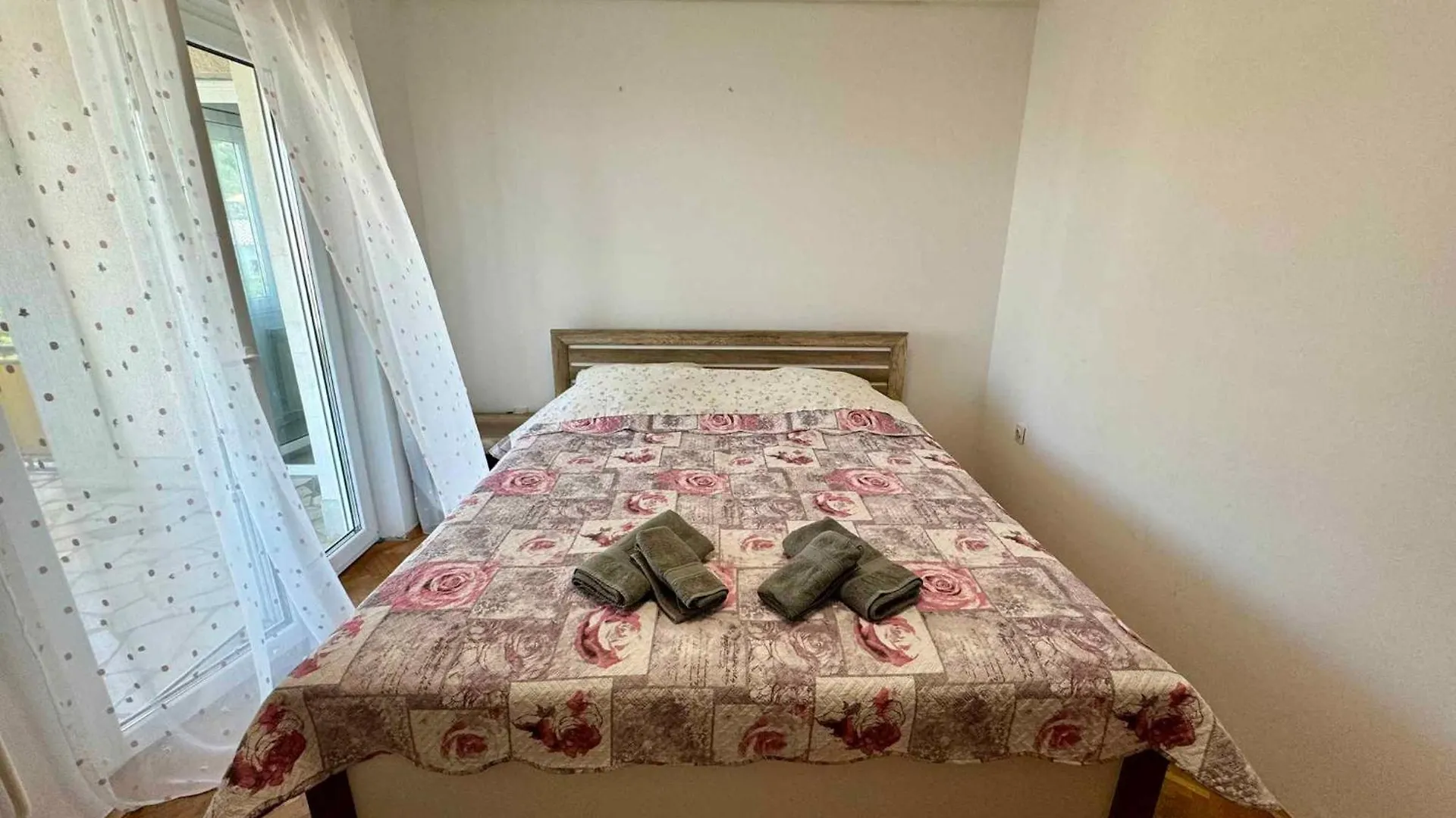 Apartment In Jadranovo 50540