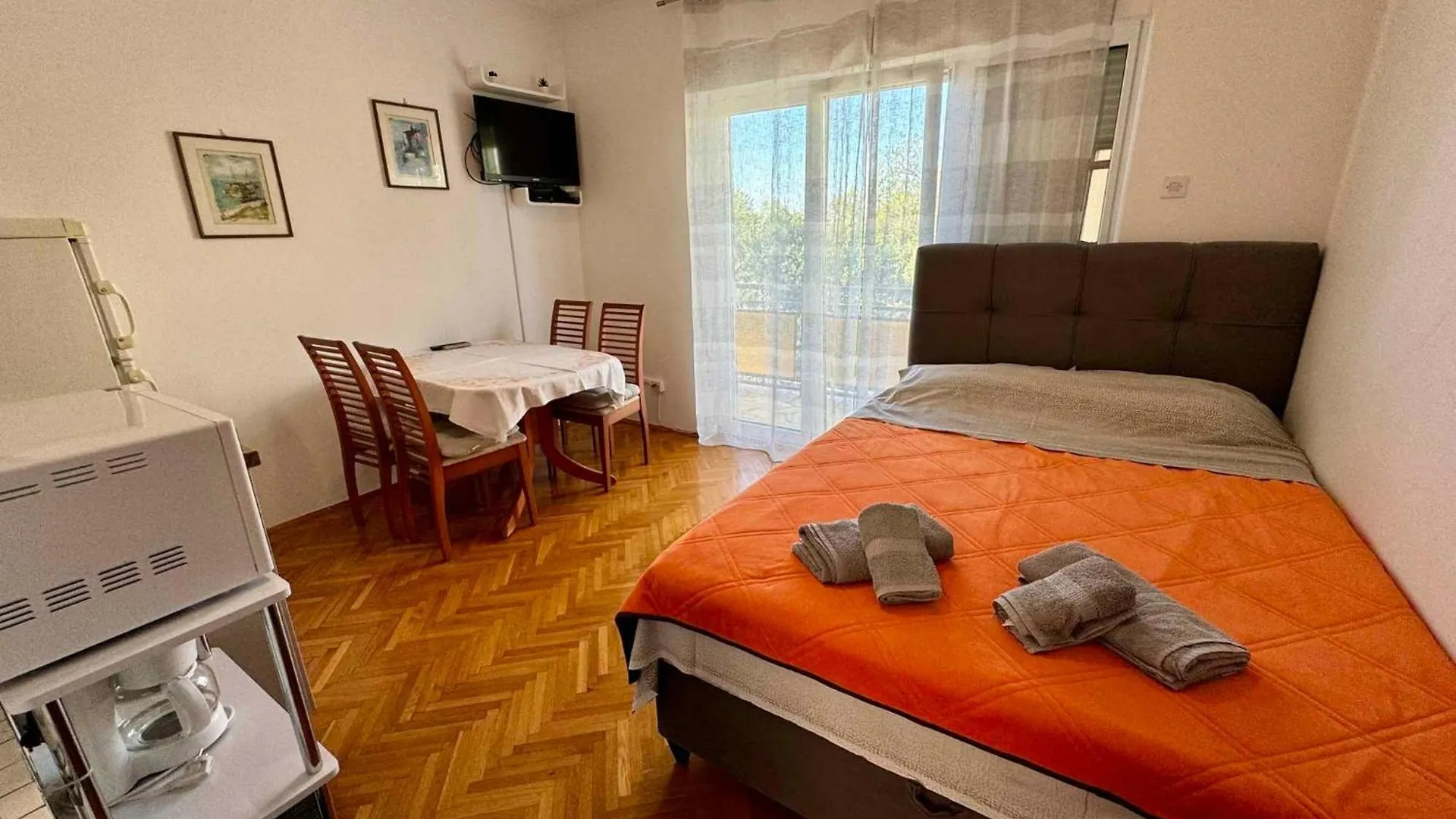 Apartment In Jadranovo 50540