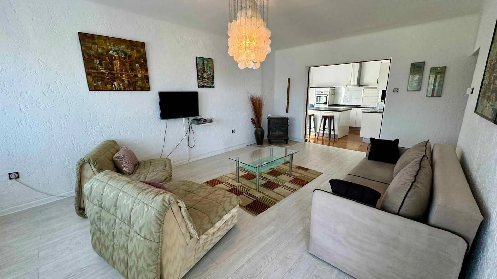 Apartment In Jadranovo 50540
